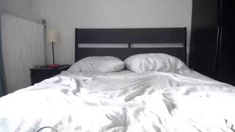 Snapshot of simur_sahso chatting on 12.28.24 Sofi wed. - sat. 11am - 11 pm and Santi with Sofi sun.. - tue. 11 am - 5 pm europe online show from 12.28.24