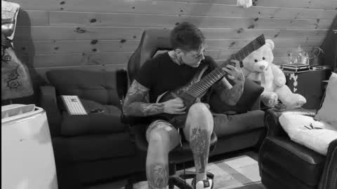 Snapshot of siphonophorstrings chatting on 10.07.25 Dustbunnyfoofoo online show from 10.07.25