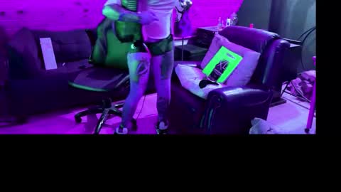 Snapshot of siphonophorstrings chatting on 10.26.25 Dustbunnyfoofoo online show from 10.26.25