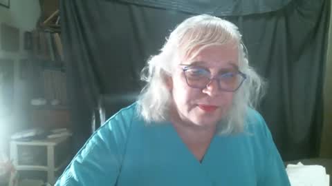 Sissy Diane online show from 10.21.25