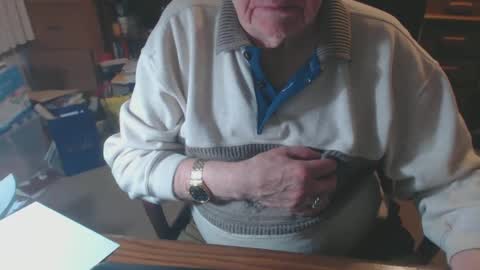 Snapshot of sjbottomboi chatting on 12.23.24 sjbottomboi online show from 12.23.24