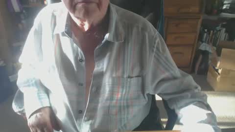 Snapshot of sjbottomboi chatting on 12.30.24 sjbottomboi online show from 12.30.24