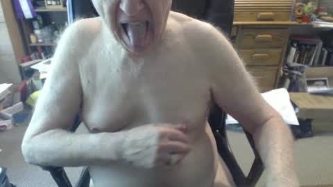 Snapshot of sjbottomboi chatting on 09.22.25 sjbottomboi online show from 09.22.25