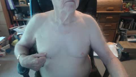 Snapshot of sjbottomboi chatting on 09.28.25 sjbottomboi online show from 09.28.25