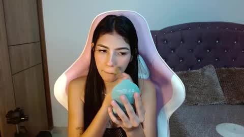 Snapshot of skinny_hailey1 chatting on 03.07.25 Hailey online show from 03.07.25