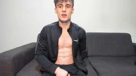 Snapshot of skinnyguywithbigd chatting on 12.19.24 skinnyguywithbigd online show from 12.19.24