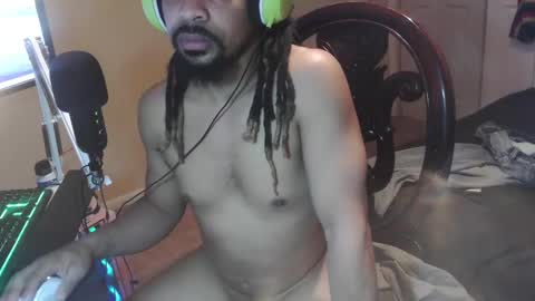 Snapshot of skinzandbait chatting on 02.10.25 strokerpoker online show from 02.10.25