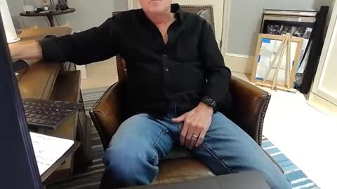 Snapshot of skr235 chatting on 02.18.25 skr235 online show from 02.18.25