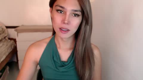 Snapshot of skyllerkent chatting on 10.29.25 Sky online show from 10.29.25