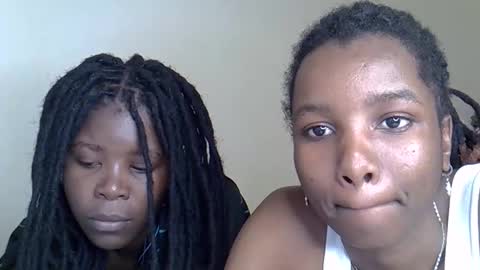 Snapshot of sleciah chatting on 11.18.25 sleciah online show from 11.18.25