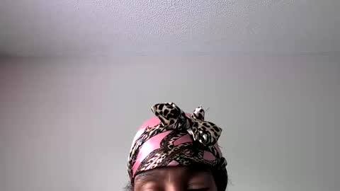 Snapshot of slimmmgooodiexoxo chatting on 09.23.25 slimmmgooodiexoxo online show from 09.23.25