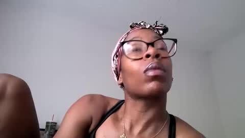 Snapshot of slimmmgooodiexoxo chatting on 09.24.25 slimmmgooodiexoxo online show from 09.24.25