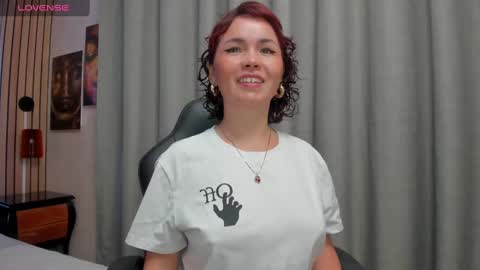 Snapshot of slut_milf4u chatting on 01.25.25 Paola online show from 01.25.25