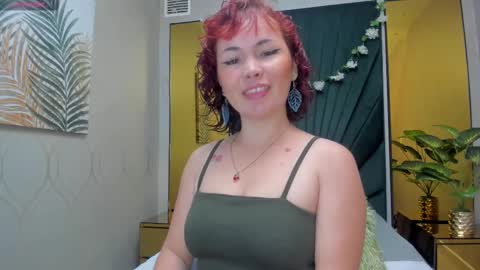 Snapshot of slut_milf4u chatting on 02.11.25 Paola online show from 02.11.25