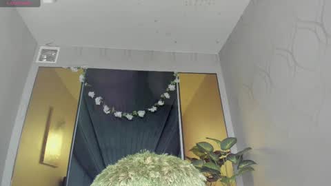 Snapshot of slut_milf4u chatting on 02.11.25 Paola online show from 02.11.25