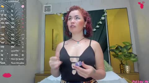 Snapshot of slut_milf4u chatting on 02.22.25 Paola online show from 02.22.25