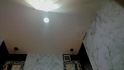 Snapshot of slut_milf4u chatting on 09.29.25 Paola online show from 09.29.25