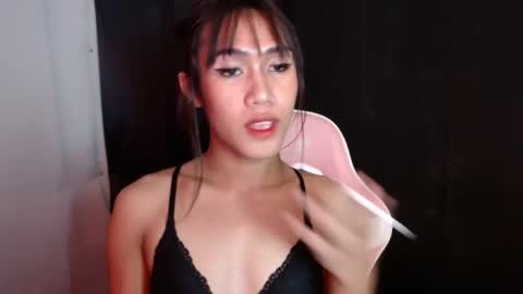 Snapshot of slutqueen_raz chatting on 02.21.25 Raz online show from 02.21.25