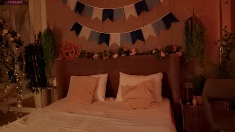 Snapshot of smiley_mia_ chatting on 10.05.25 Mia online show from 10.05.25