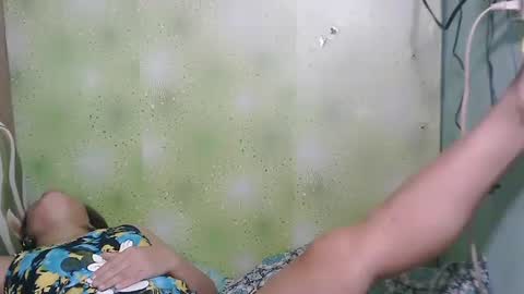 Snapshot of smilinglady27 chatting on 12.12.24 smilinglady27 online show from 12.12.24