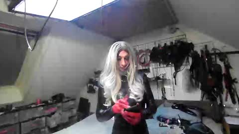 Snapshot of smokeslut365 chatting on 03.04.25 smokeslut365 online show from 03.04.25