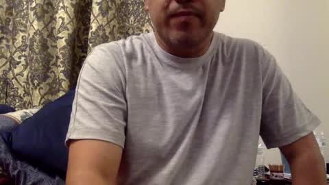 Snapshot of smoothstrik3r chatting on 12.17.24 smoothstrik3r online show from 12.17.24