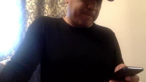 Snapshot of smoothstrik3r chatting on 12.22.24 smoothstrik3r online show from 12.22.24