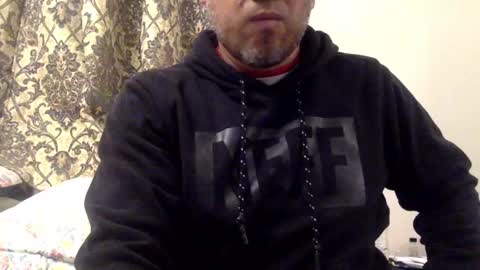 Snapshot of smoothstrik3r chatting on 01.18.25 smoothstrik3r online show from 01.18.25