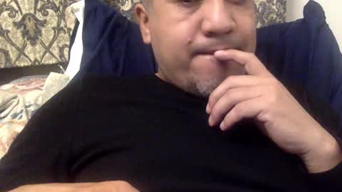Snapshot of smoothstrik3r chatting on 03.12.25 smoothstrik3r online show from 03.12.25