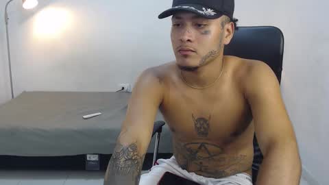 Snapshot of snak_master1 chatting on 09.25.25 snak_master1 online show from 09.25.25