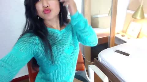 Snapshot of sneakyy_fantasy chatting on 12.19.24 Hellen  online show from 12.19.24