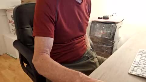 Snapshot of snooty05 chatting on 11.08.25 Snooty online show from 11.08.25