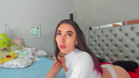 Snapshot of snowbabyxox chatting on 12.13.24 snowbabyxox online show from 12.13.24