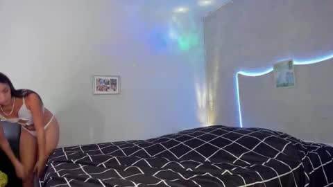 Snapshot of snowbabyxox chatting on 11.10.25 snowbabyxox online show from 11.10.25