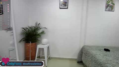 Snapshot of soffi_rousel_ chatting on 01.10.25 soffi_rousel_ online show from 01.10.25