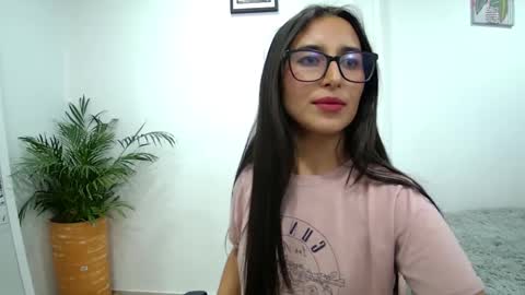 Snapshot of soffi_rousel_ chatting on 02.18.25 soffi_rousel_ online show from 02.18.25