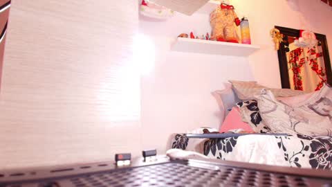 Snapshot of sofi_decker chatting on 12.21.24 Sofia online show from 12.21.24