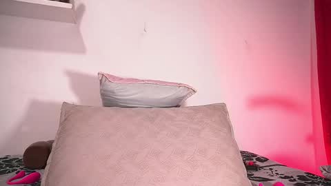 Snapshot of sofi_decker chatting on 09.10.25 Sofia online show from 09.10.25