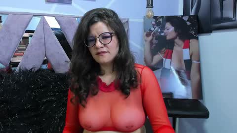 Sofi Noa online show from 01.30.25