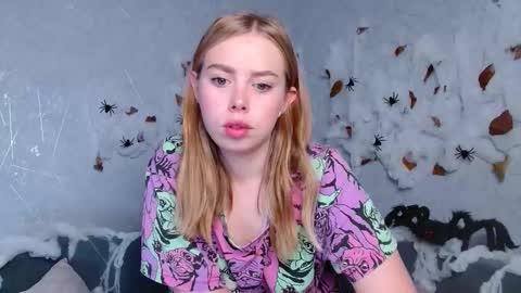 Sofia here online show from 10.16.25