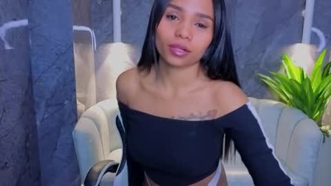 Snapshot of sofia_tx_ chatting on 11.18.25 Online 800 to 1400 online show from 11.18.25