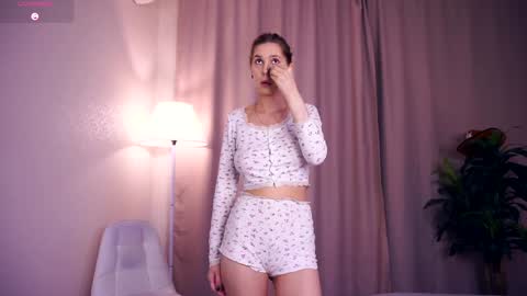 Snapshot of sofiabruno chatting on 09.29.25 Hi My name is Sofia Welcome to my room Please thumbs up - its important online show from 09.29.25