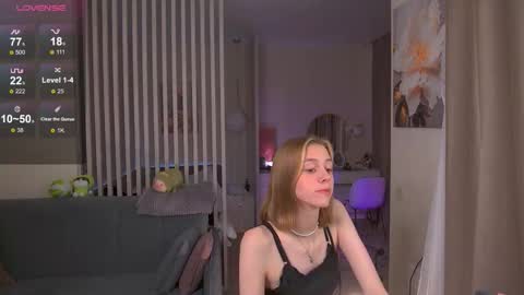 Snapshot of sofiapure18 chatting on 10.09.25 Sofia Help me overcome shynes with 100 thumbs up online show from 10.09.25