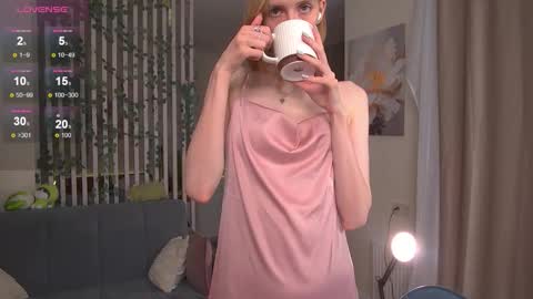 Snapshot of sofiapure18 chatting on 10.18.25 Sofia Help me overcome shynes with 100 thumbs up online show from 10.18.25