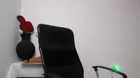 Snapshot of soft_fetish chatting on 02.01.25 Camila M online show from 02.01.25