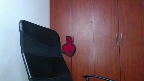 Snapshot of soft_fetish chatting on 02.23.25 Camila M online show from 02.23.25