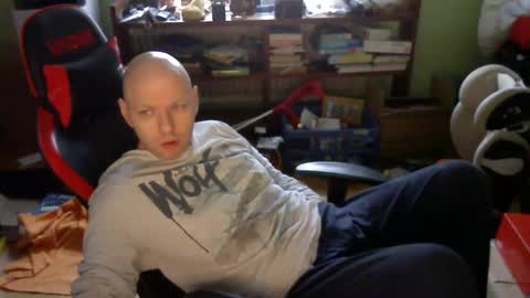 Snapshot of songoku81 chatting on 12.11.24 Tom online show from 12.11.24