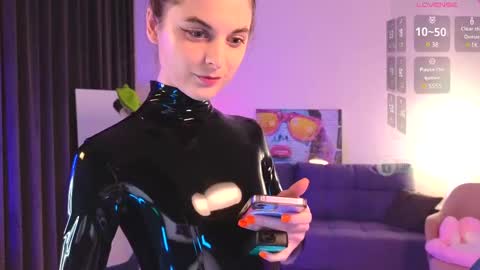 Snapshot of sonia__rose chatting on 03.12.25 Sonia online show from 03.12.25