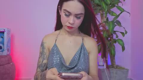 Sophia Independent model online show from 10.18.25