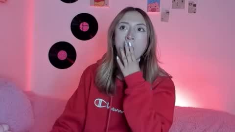 Snapshot of sophie_collins13 chatting on 10.19.25 Sophie online show from 10.19.25